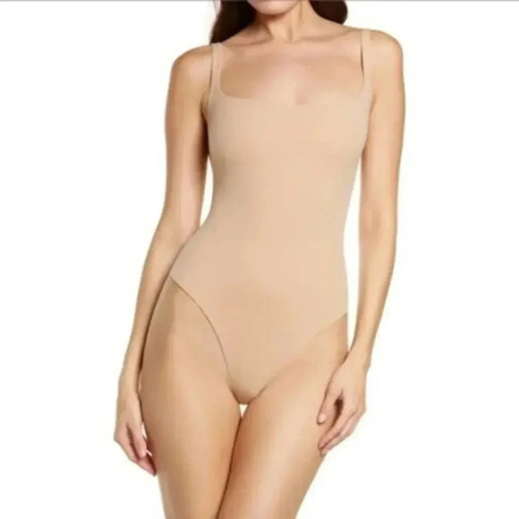 SKIMS Tops - SKIMS Fits Everybody Square Neck Sleeveless Bodysuit B1086